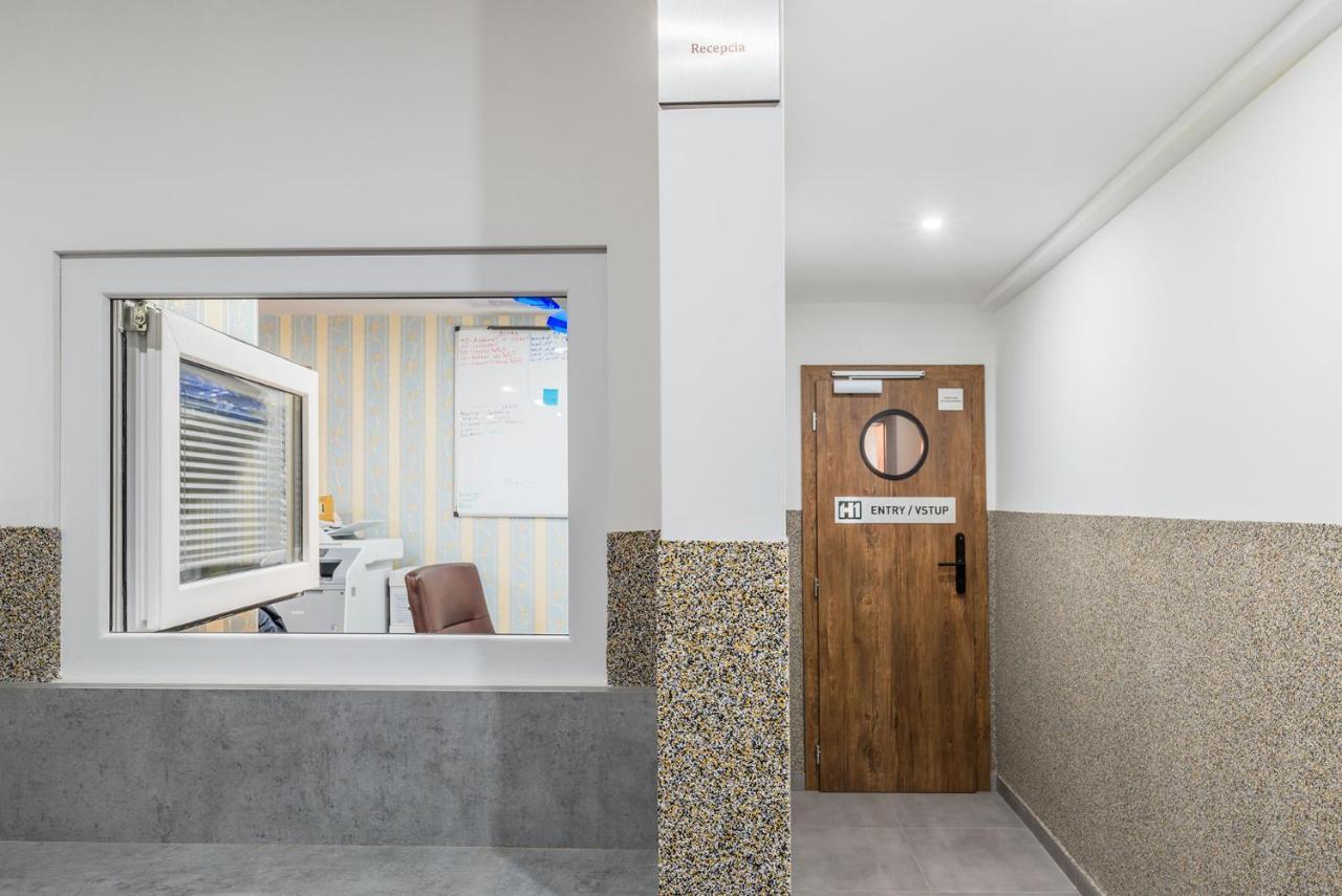 Hostel One Прешов Экстерьер фото
